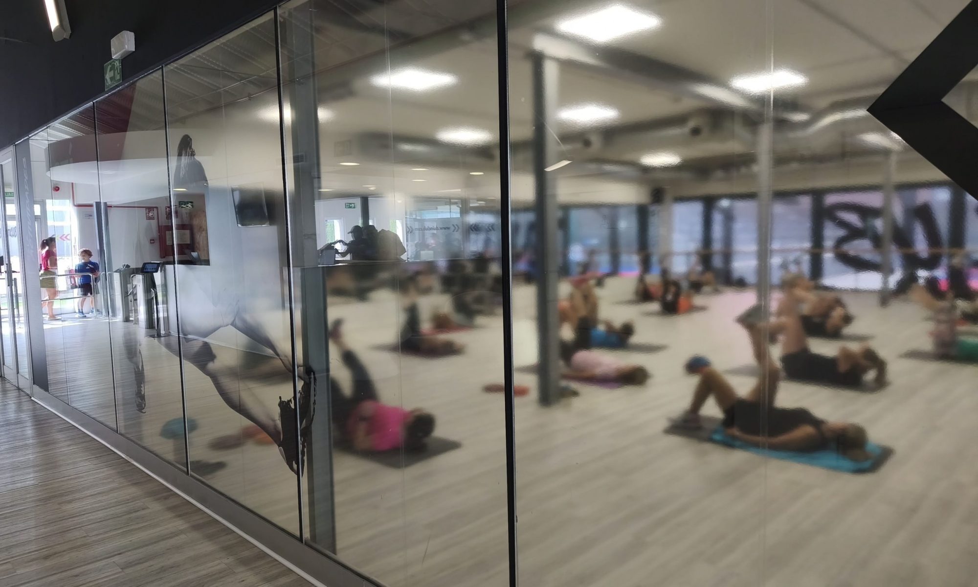 Sala grupal de entrenamiento deportivo en el Club DUIN de Las Rozas - REVIVE Fisioterapia.