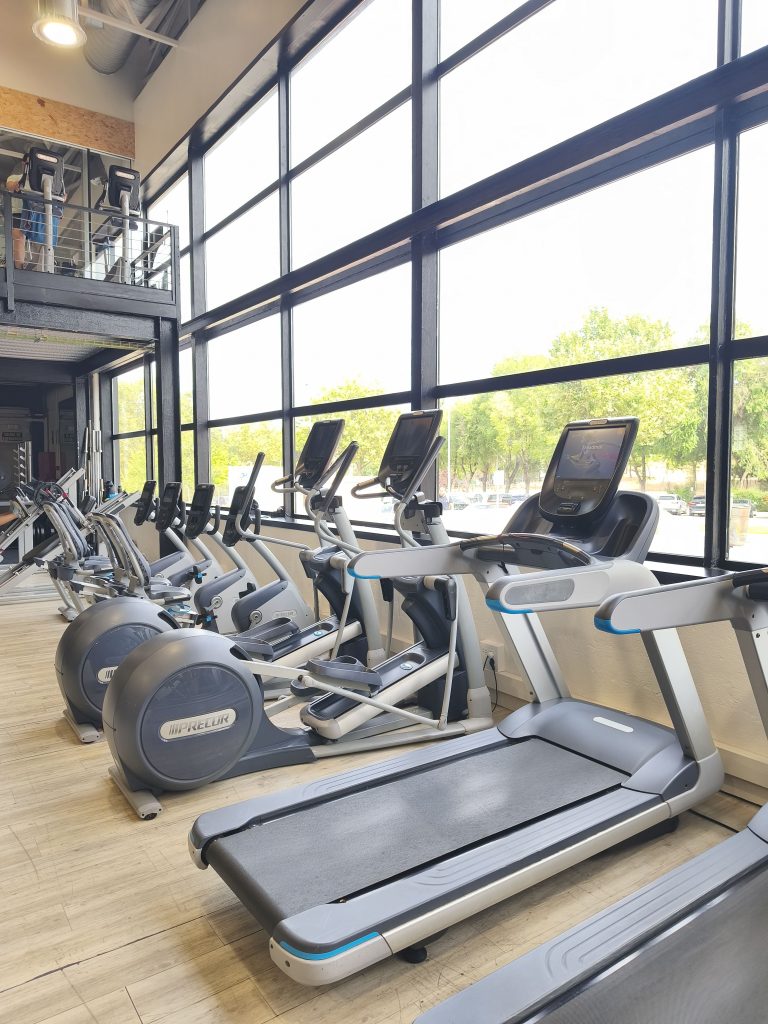 Sala de musculación y cardio en el Club DUIN de Las Rozas. Junto al gabinete de fisioterapia REVIVE.